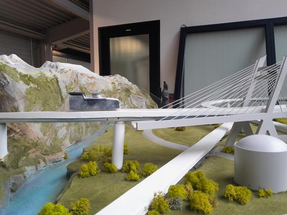 Maquette didactique electromagnétique  - CNRS Institut Néel - train supra magnétique